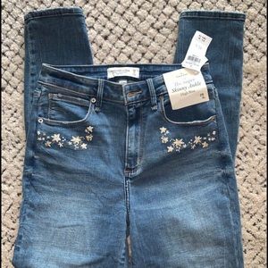 NWT A&F curve love super skinny jeans. Size 6 long.